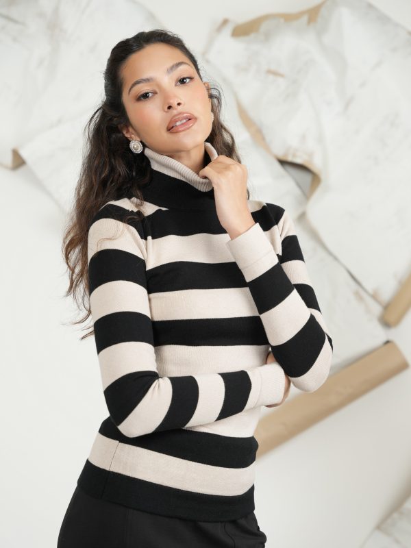 Knit Top With Removable Turtleneck